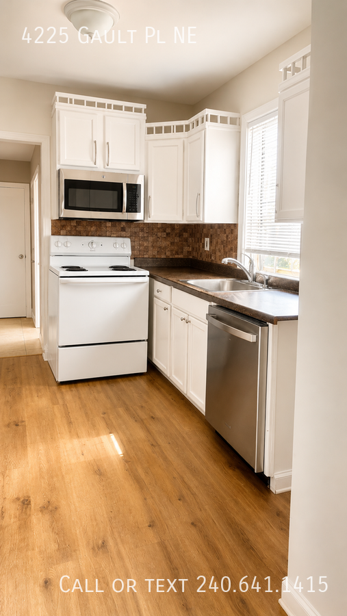 4225 Gault Pl Ne - Photo 7 of 16
