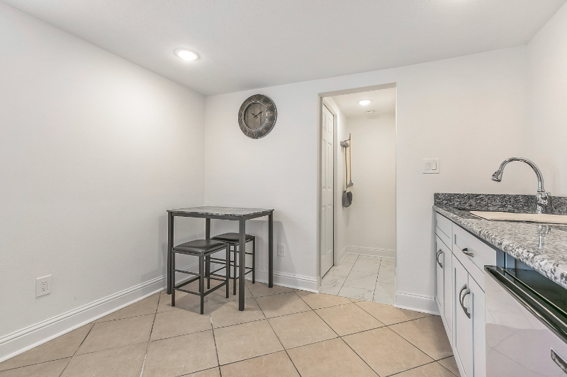 901 Perrin Dr - Photo 4 of 6