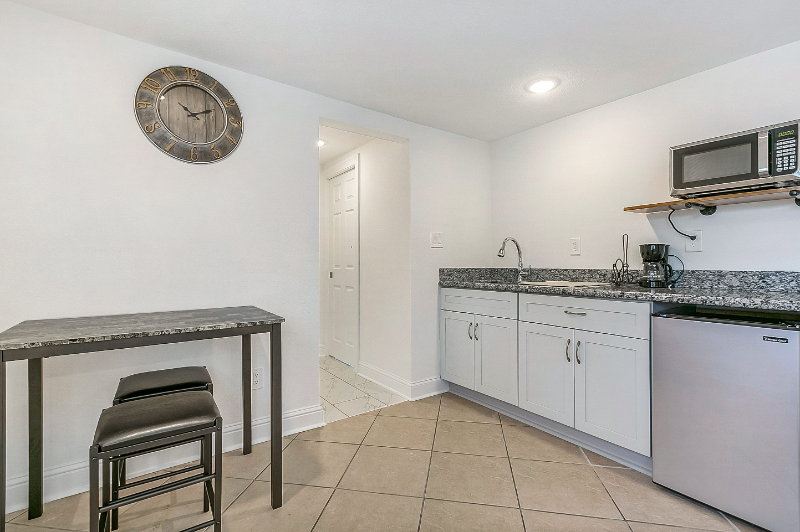 901 Perrin Dr - Photo 5 of 6