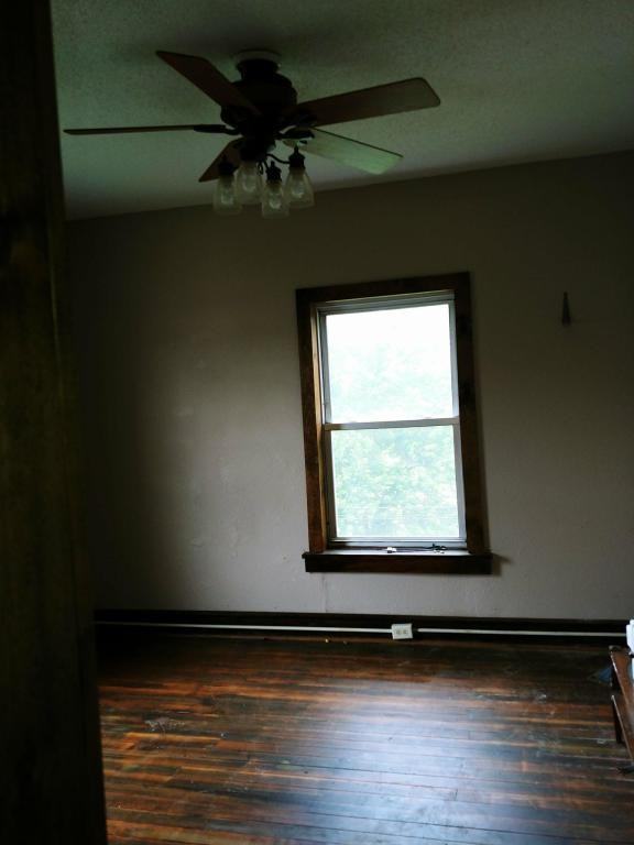 118 E Railroad St #5 - Photo 3 of 5
