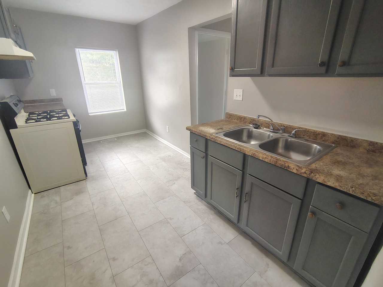 804 Irving Ave - Photo 6 of 11