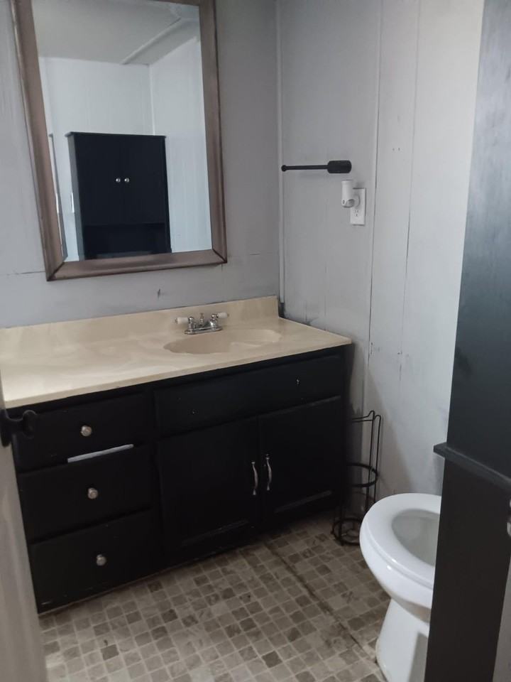 951 N Auburn Ave #32 - Photo 3 of 7