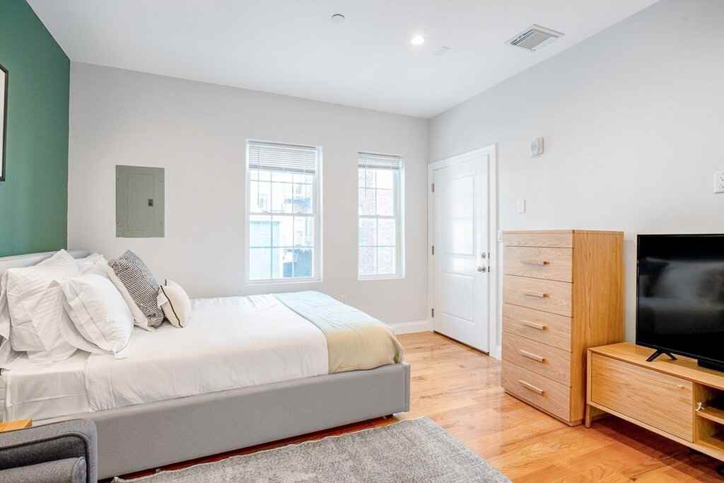 309R Sumner - Photo 4 of 9