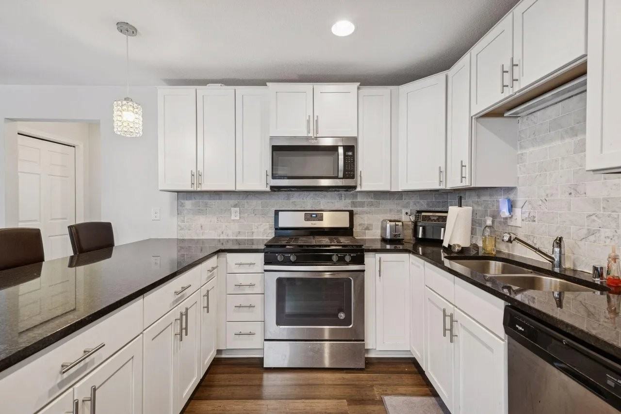 3512 Dupont Ave S #2 - Photo 4 of 8