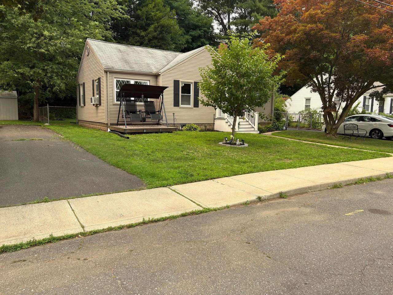 157 Sycamore St - Photo 2 of 18