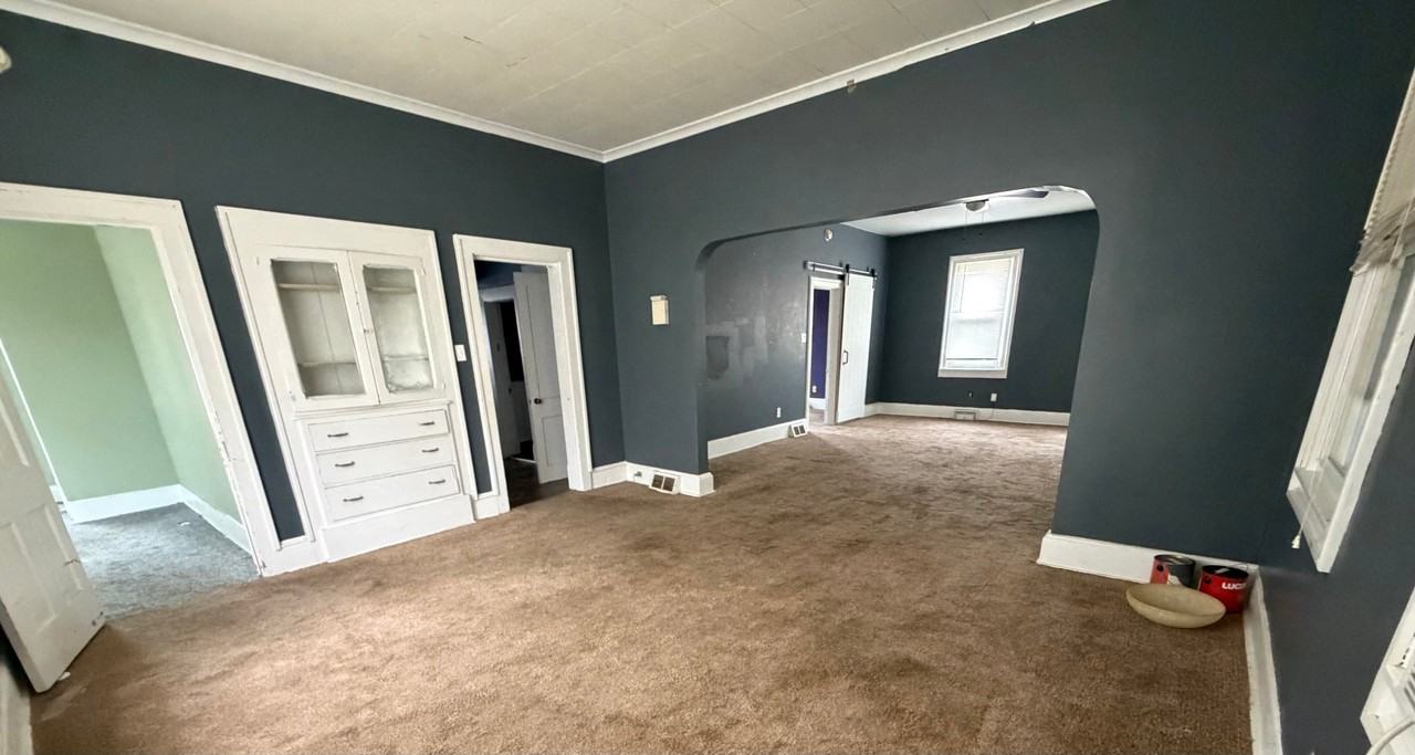 202 S Vine St - Photo 2 of 8
