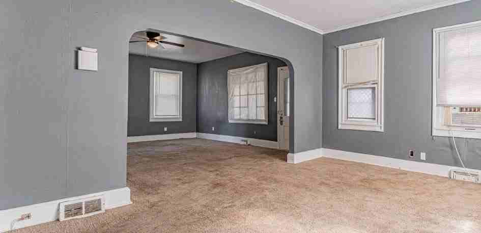 202 S Vine St - Photo 5 of 8