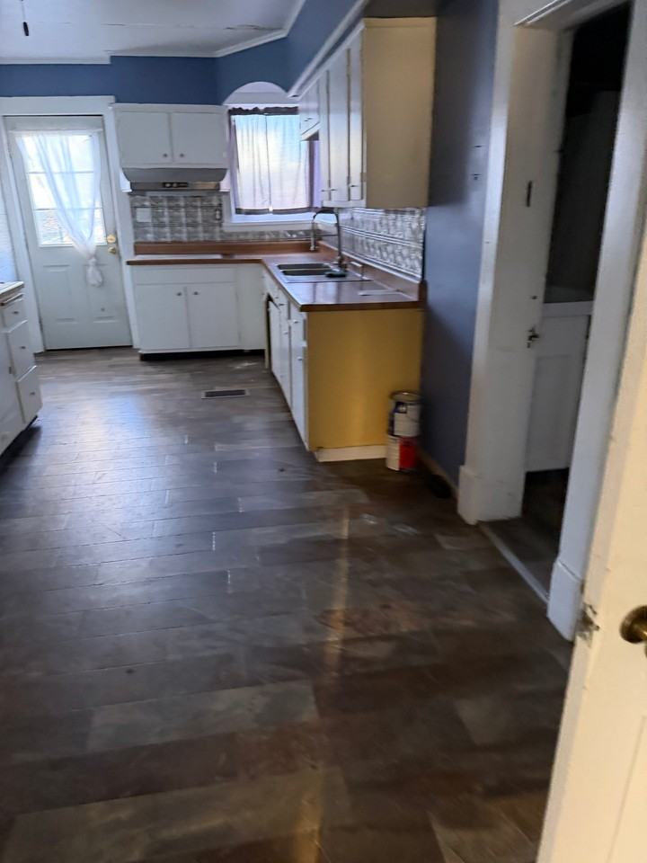 202 S Vine St - Photo 7 of 8