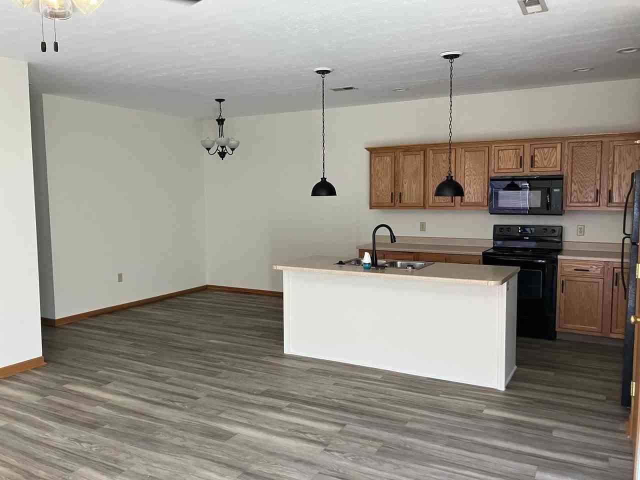 1034 Laurel Tree Ct - Photo 3 of 20