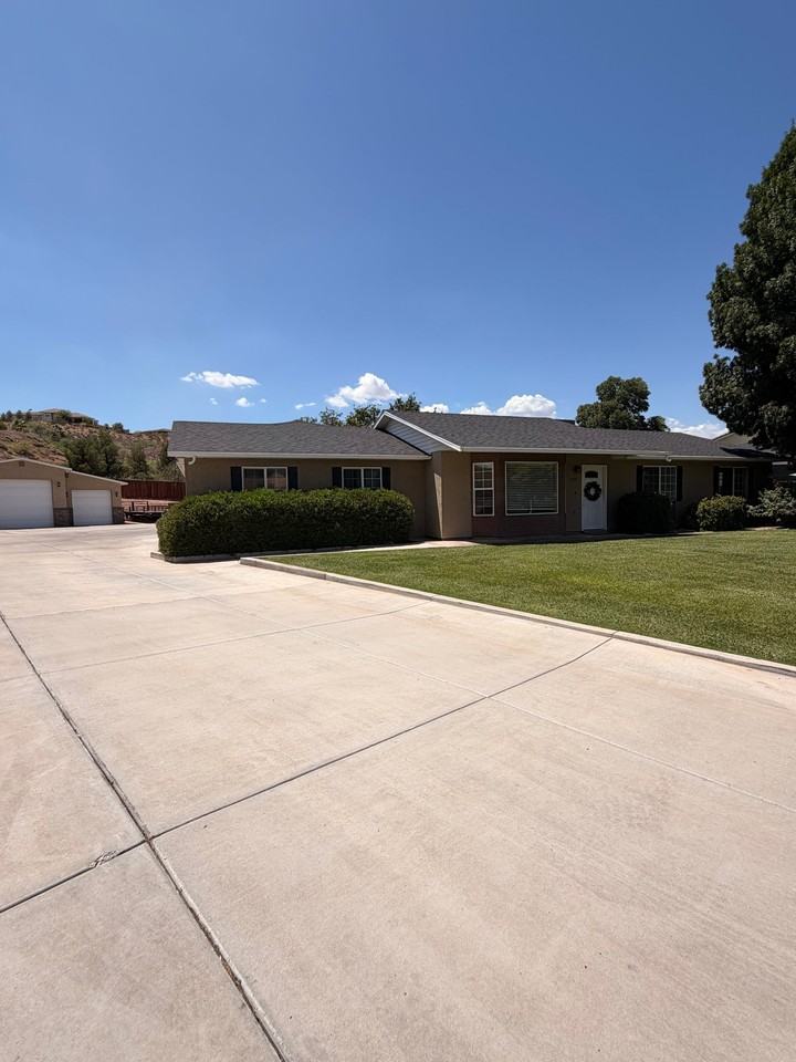 1743 W Green Valley Ln - Photo 3 of 20