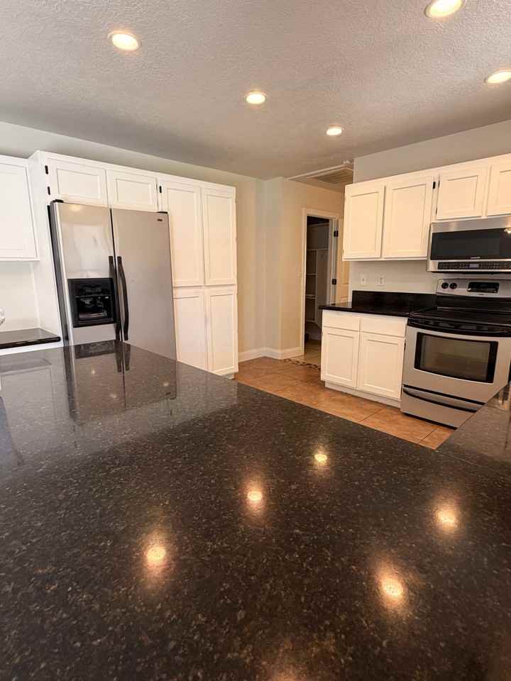 1743 W Green Valley Ln - Photo 5 of 20