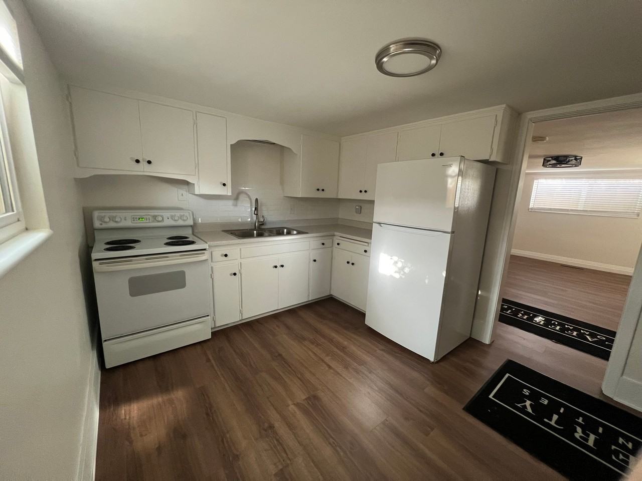 333 Ne - Photo 2 of 14