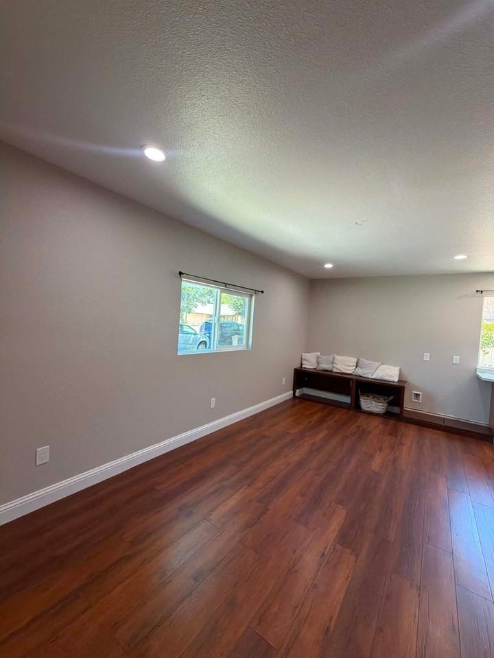 1300 Dezzani Ln #A - Photo 7 of 8