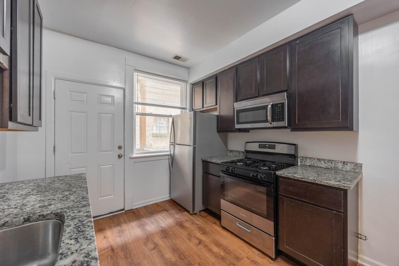 3753 W Sunnyside Ave #1 - Photo 2 of 13