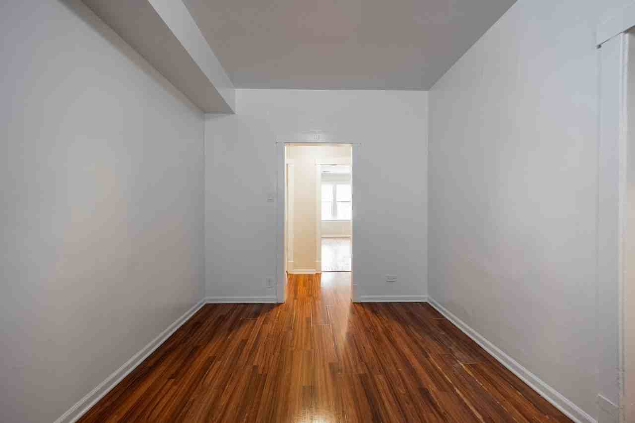 3753 W Sunnyside Ave #1 - Photo 6 of 13