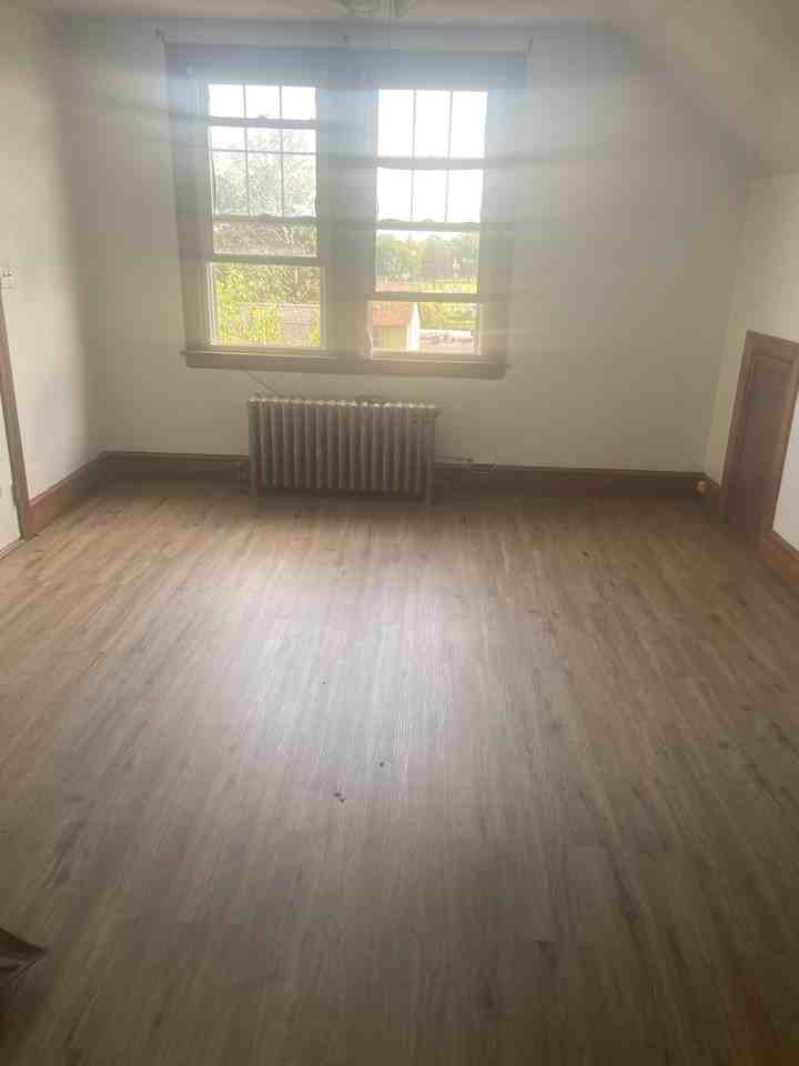 328 Jackson Ave - Photo 3 of 7