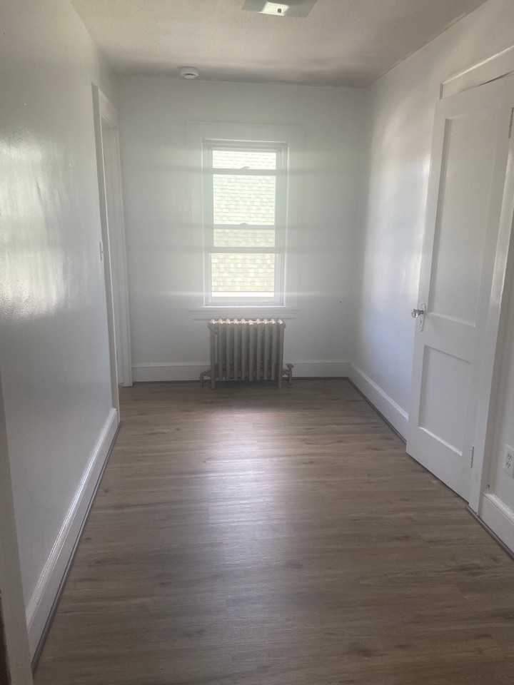 328 Jackson Ave - Photo 5 of 7