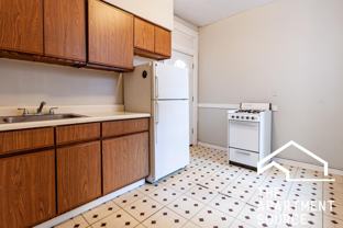 W Barry Ave #B2 - Photo 1 of 1