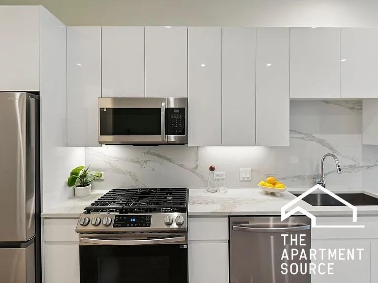 812 W Adams St #308 - Photo 2 of 7