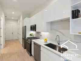 featured image of 812 W Adams St #605