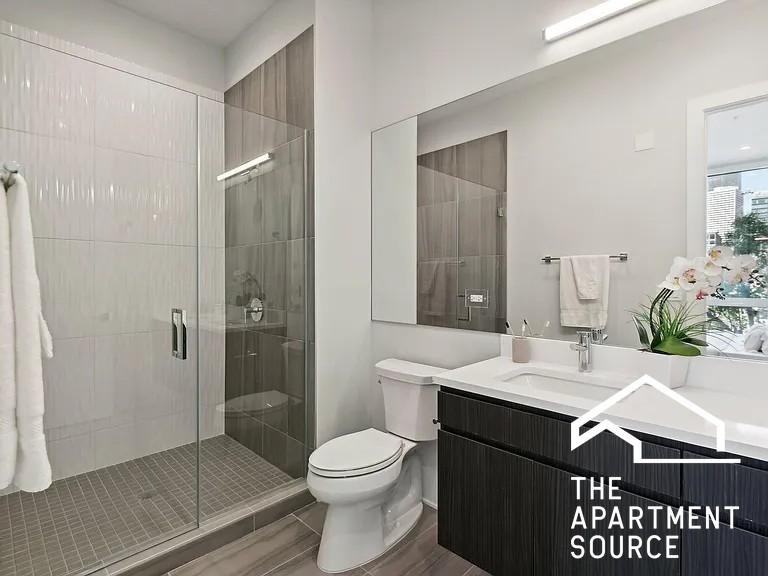812 W Adams St #301 - Photo 5 of 8