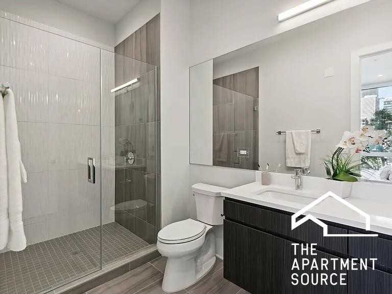812 W Adams St #315 - Photo 5 of 8