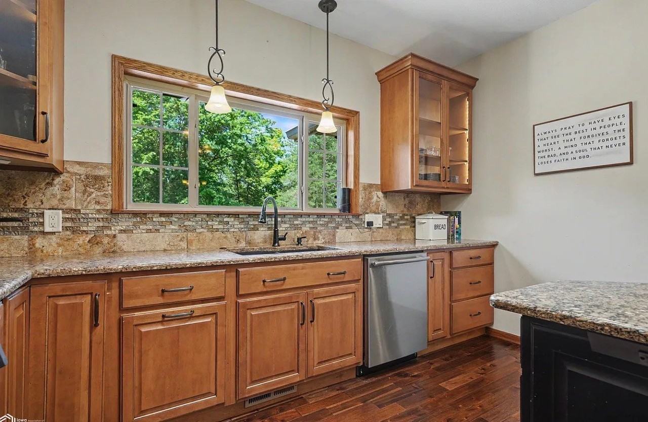 2529 Bass Dr - Photo 4 of 12