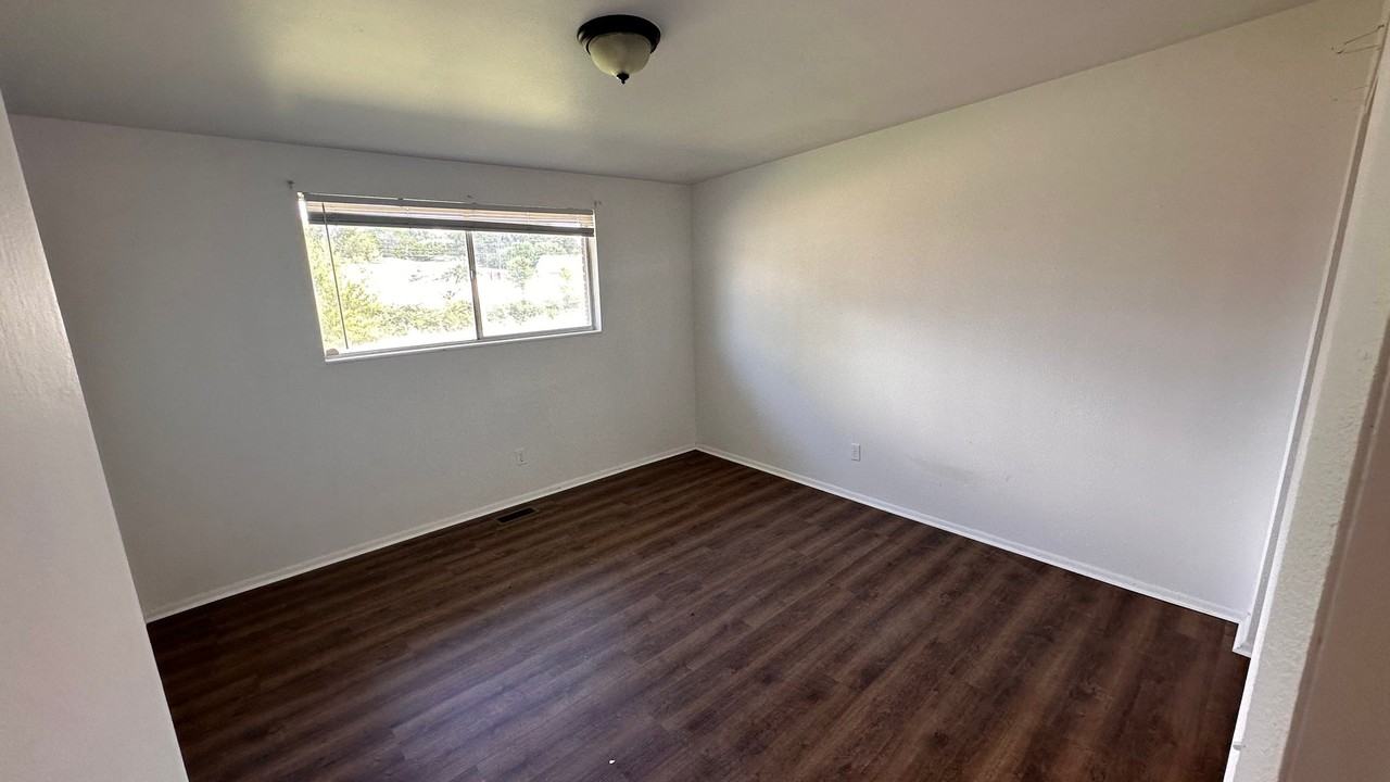 890 Ne - Photo 2 of 5