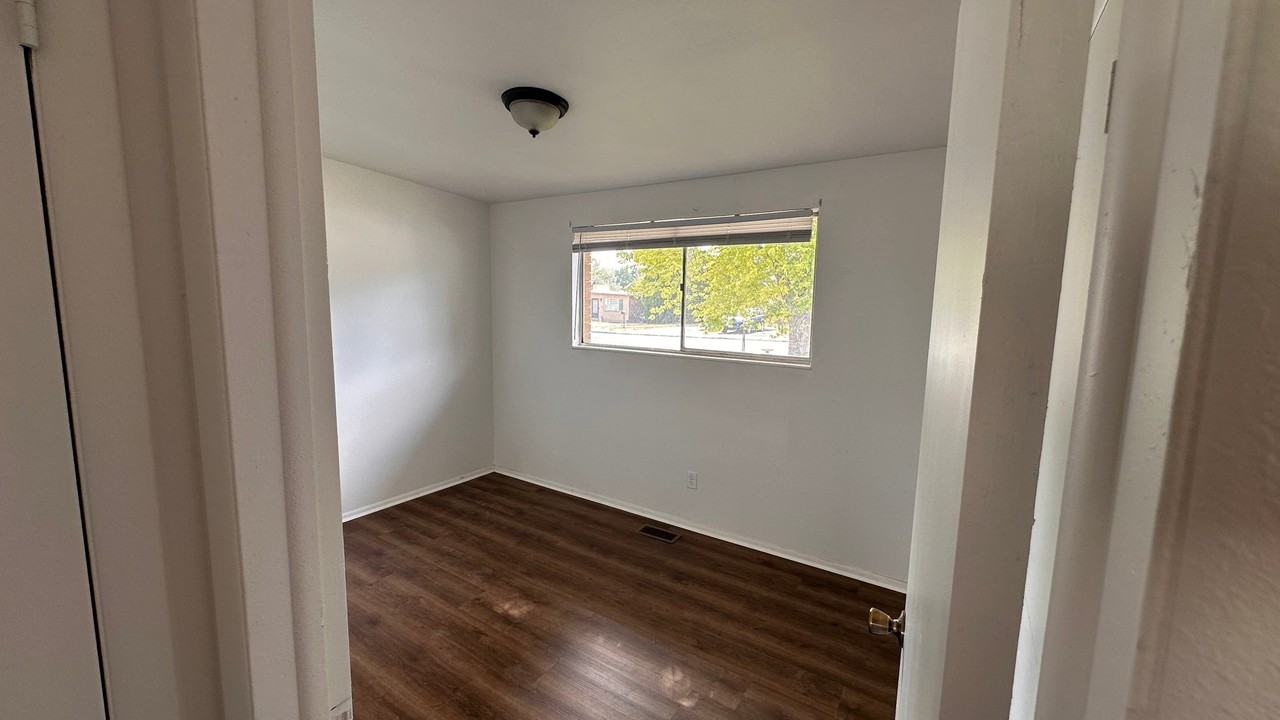 890 Ne - Photo 3 of 5