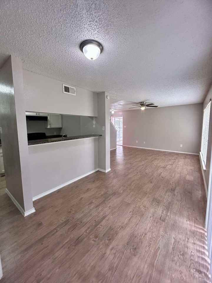 306 Belmont St #B - Photo 4 of 9