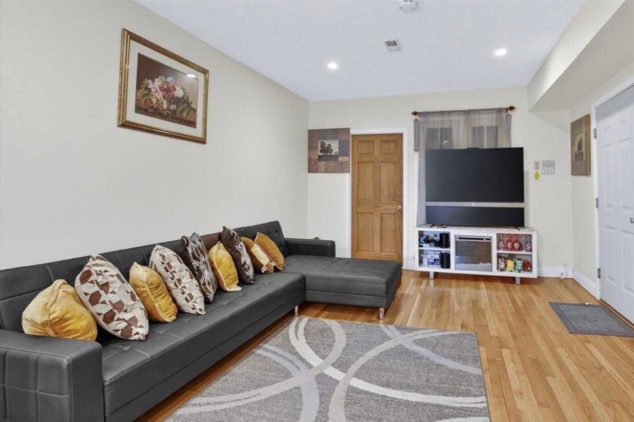 7 Chesterton St #1 - Photo 5 of 11