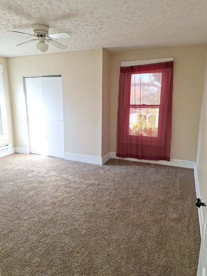442 E Warren St #2 - Photo 4 of 17