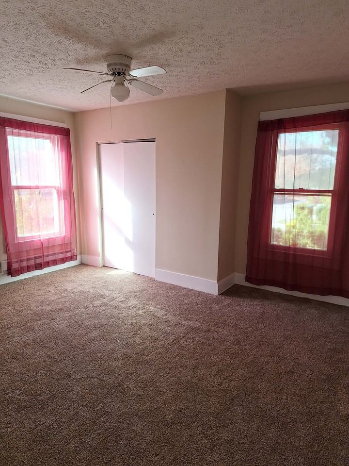 442 E Warren St #2 - Photo 5 of 17