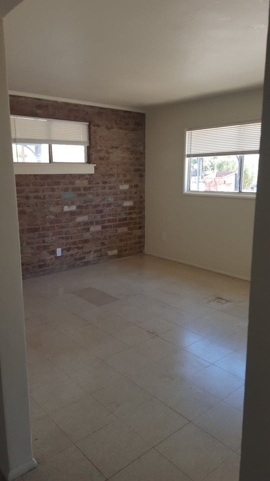 10 E King Rd - Photo 4 of 15