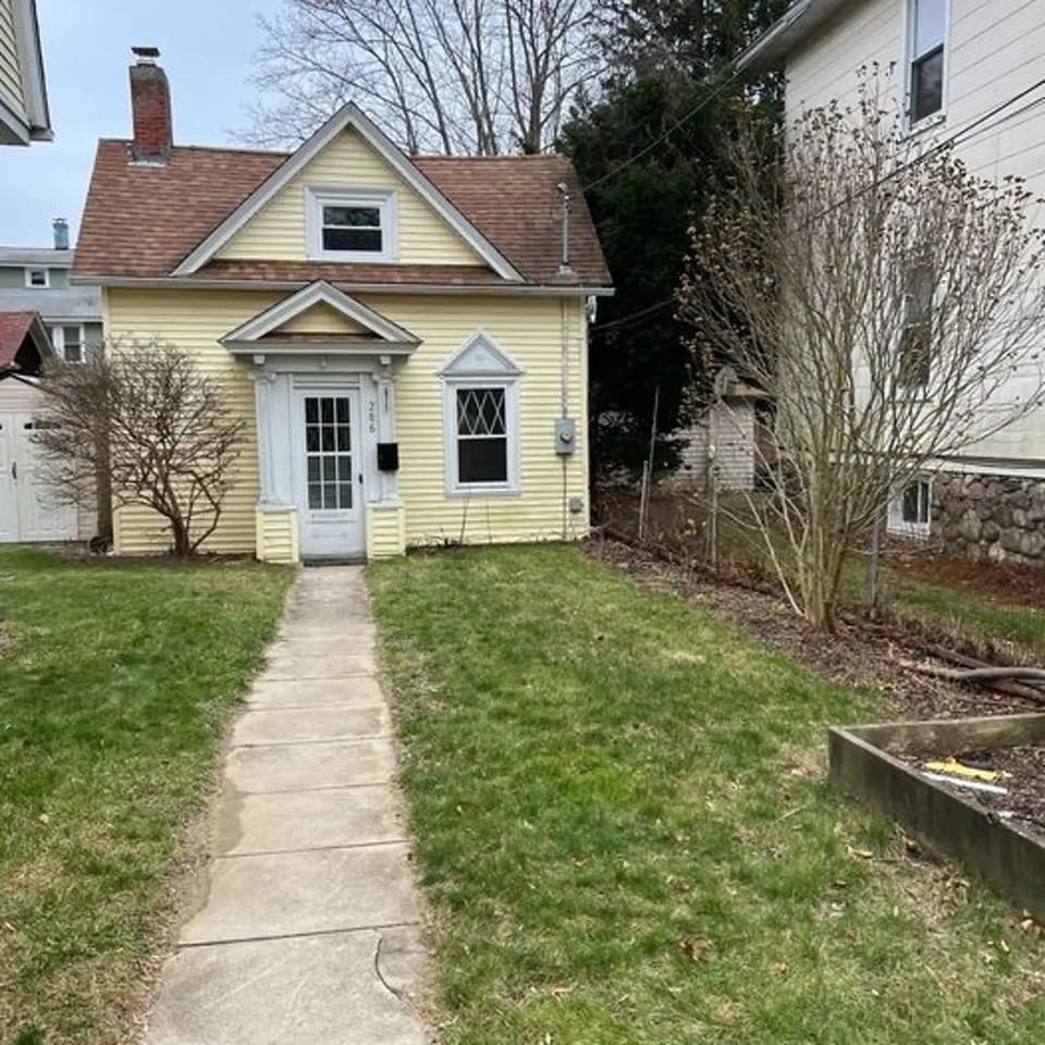 284 Ocean Ave - Photo 2 of 13