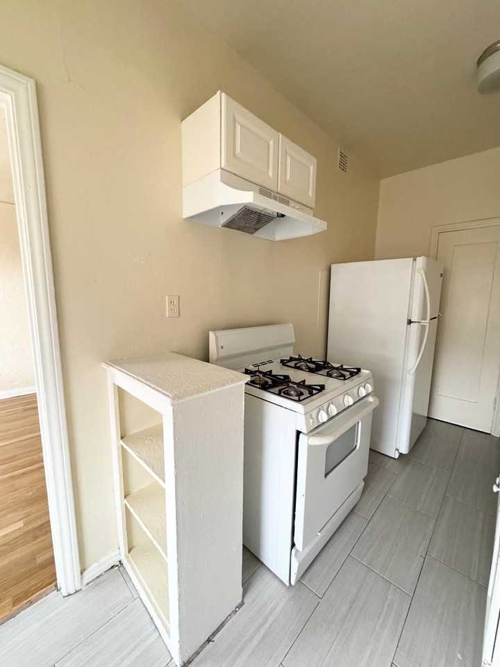 1154 S Normandie Ave #101 - Photo 6 of 17