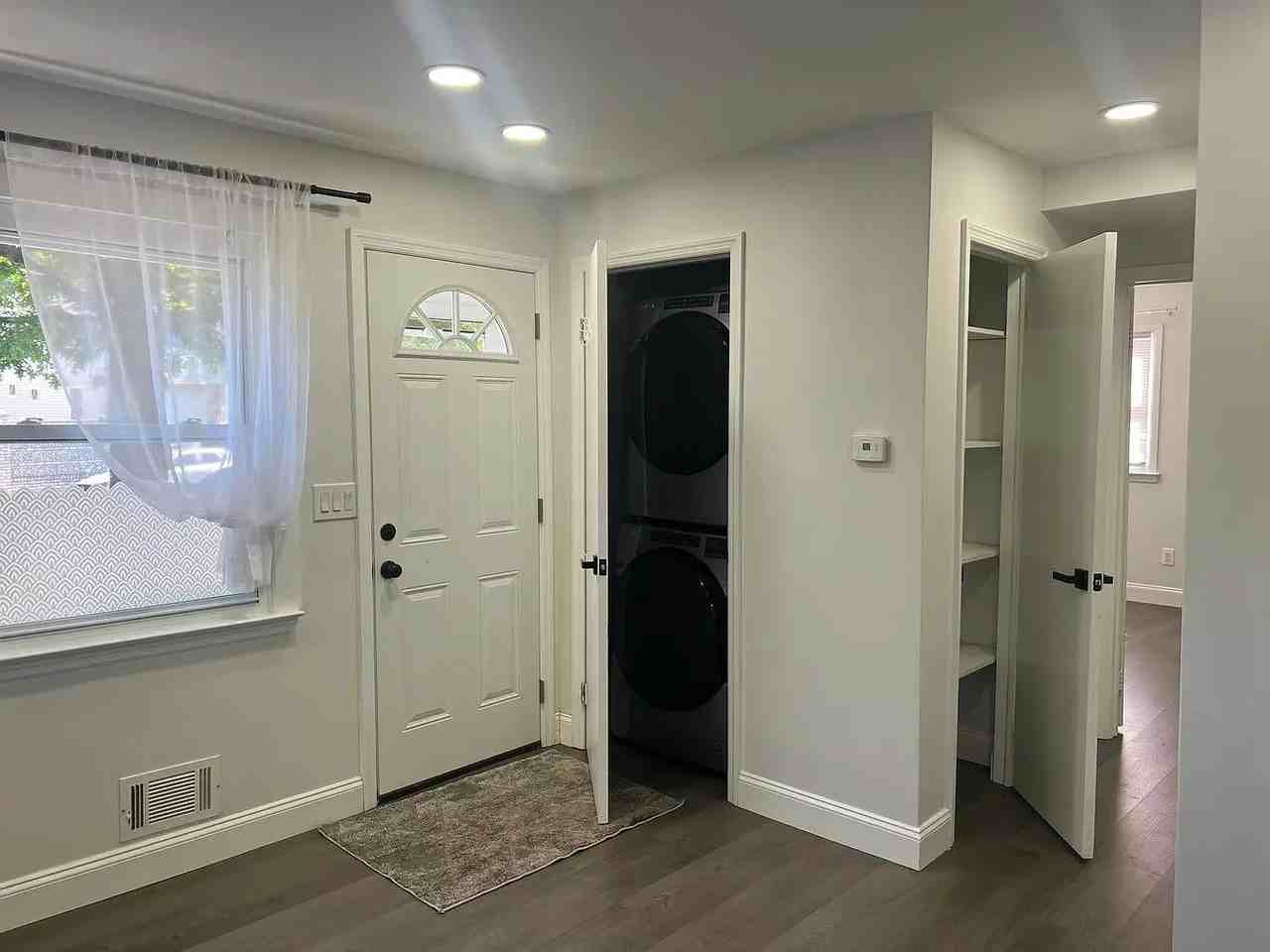 709 Collfield Ave - Photo 3 of 7