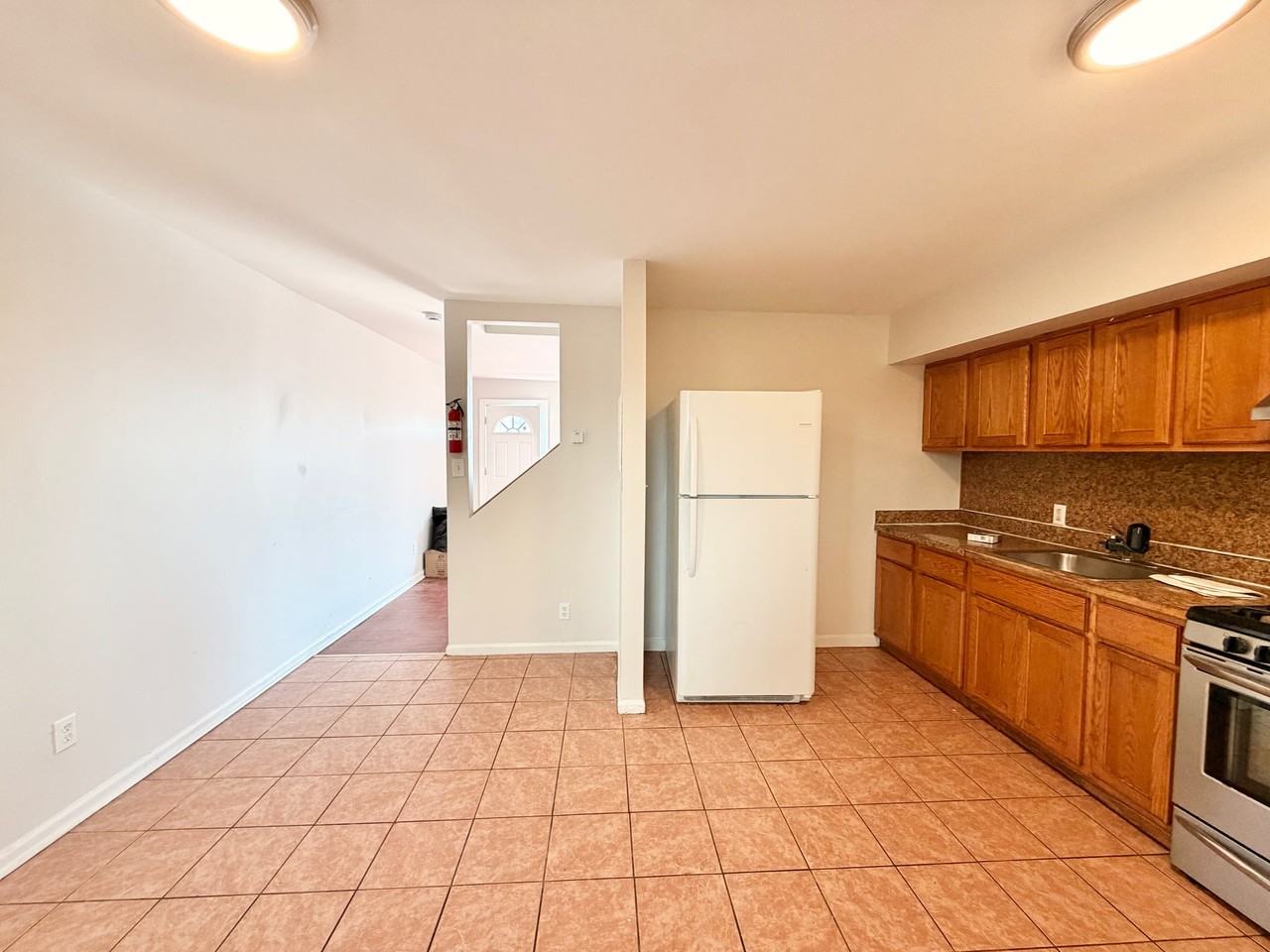 813 Fisher Ave - Photo 2 of 14
