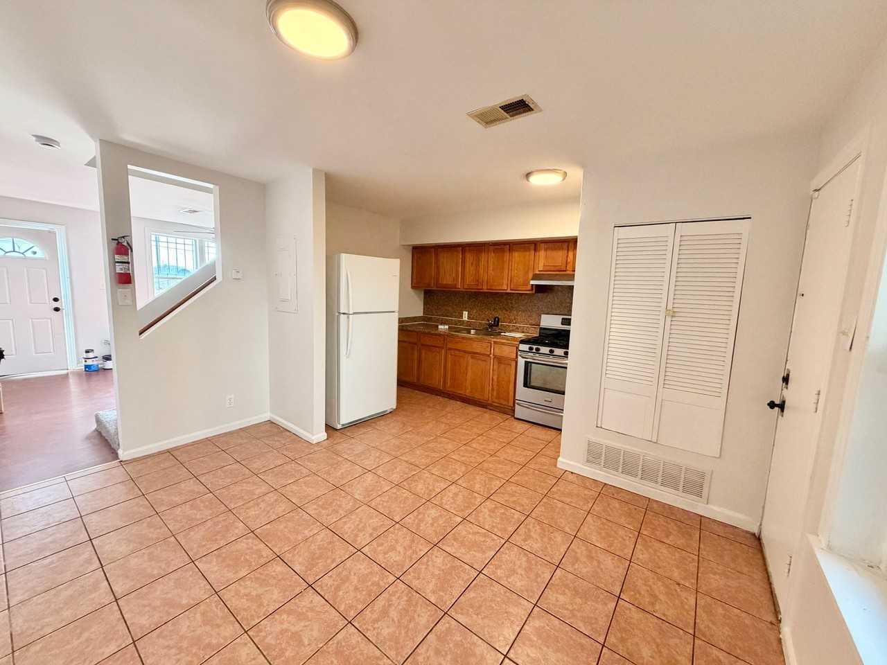 813 Fisher Ave - Photo 3 of 14