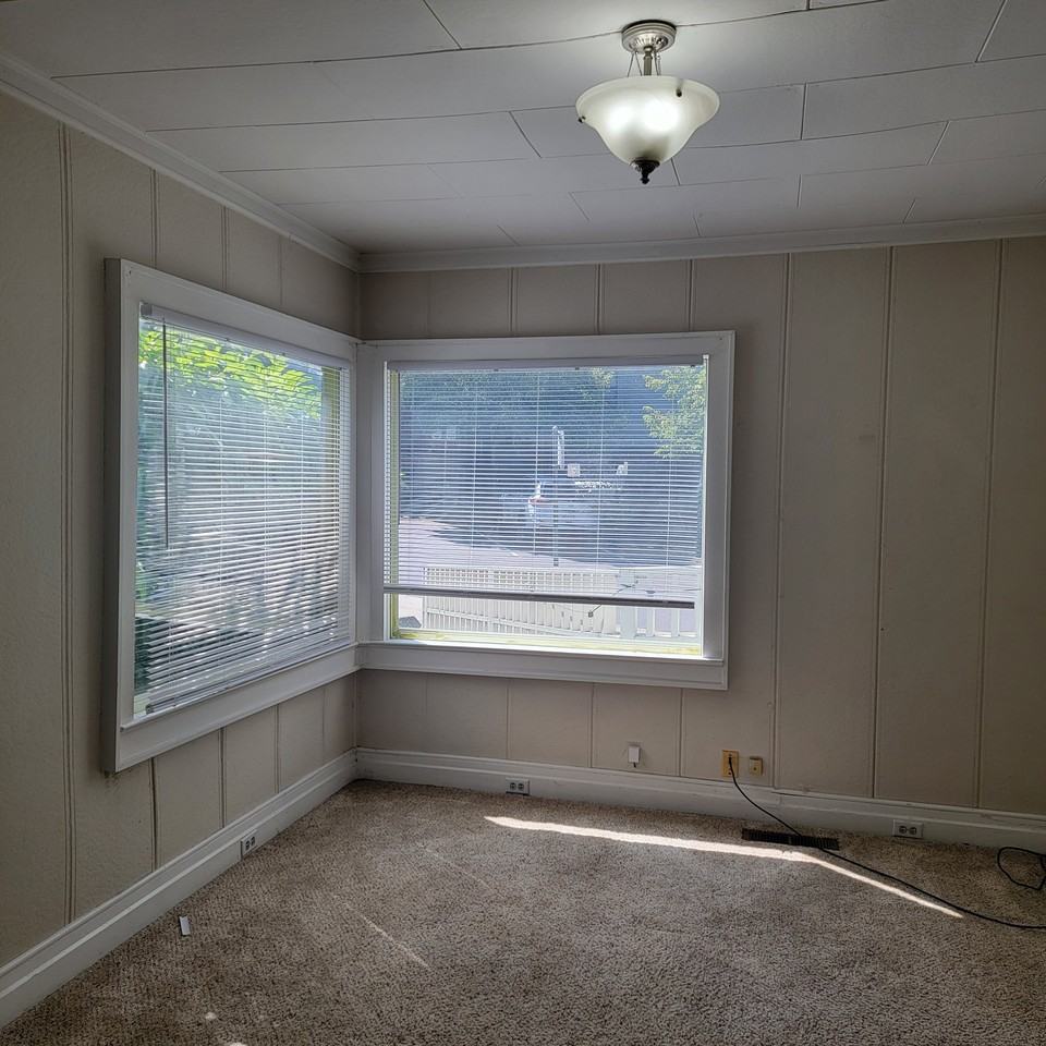 341 Se Rose St #1 - Photo 3 of 9