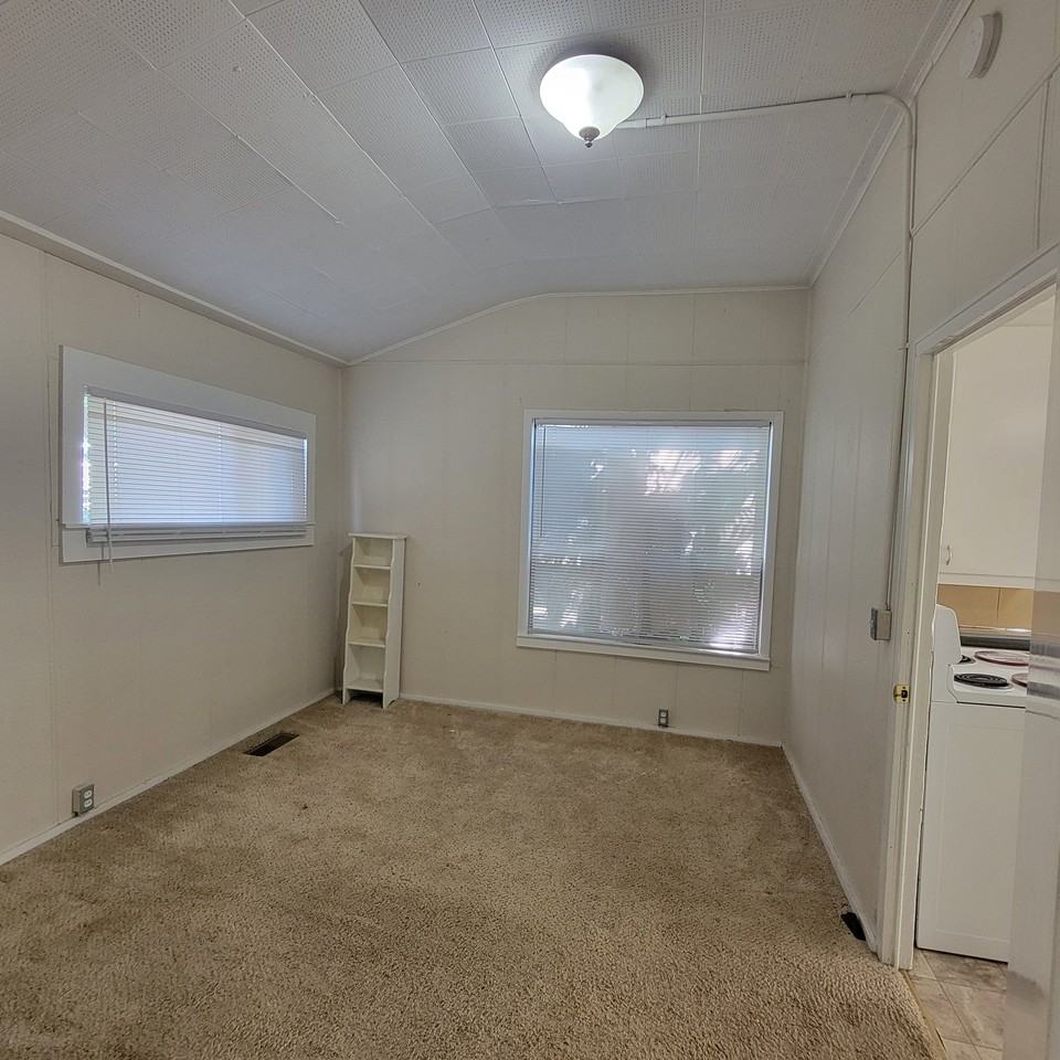 341 Se Rose St #1 - Photo 7 of 9