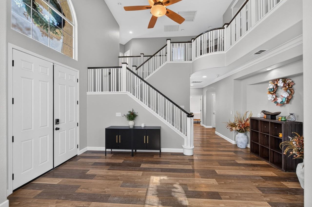 9427 N Winery Ave - Photo 4 of 8
