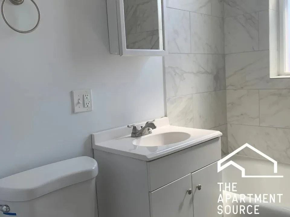 2206 S 57th Ave - Photo 2 of 10