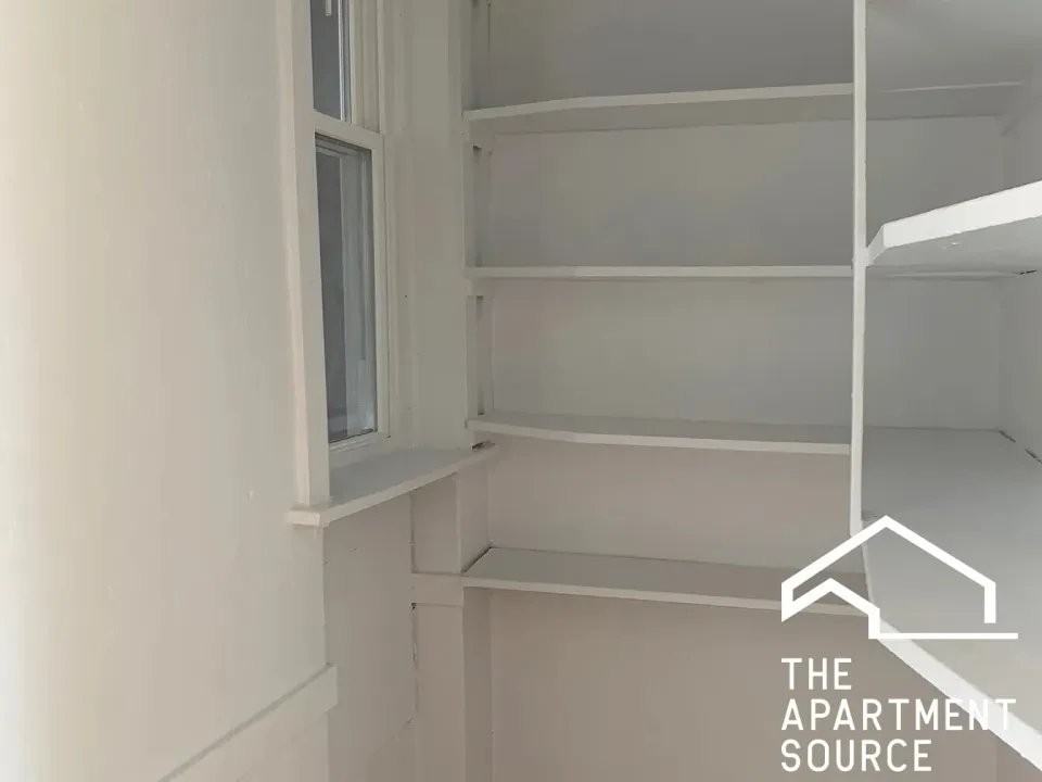 2206 S 57th Ave - Photo 6 of 10