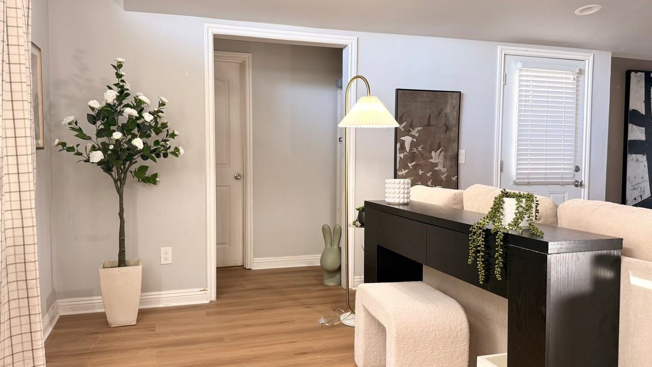 1048 N Hermosa Dr - Photo 7 of 23
