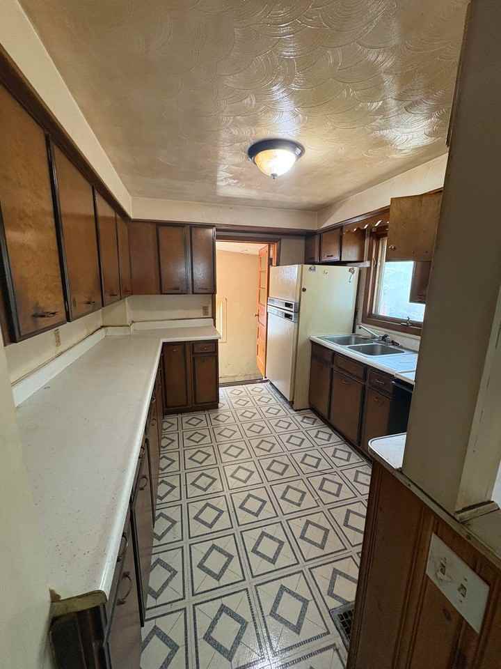 1421 Sedgwick St - Photo 2 of 16
