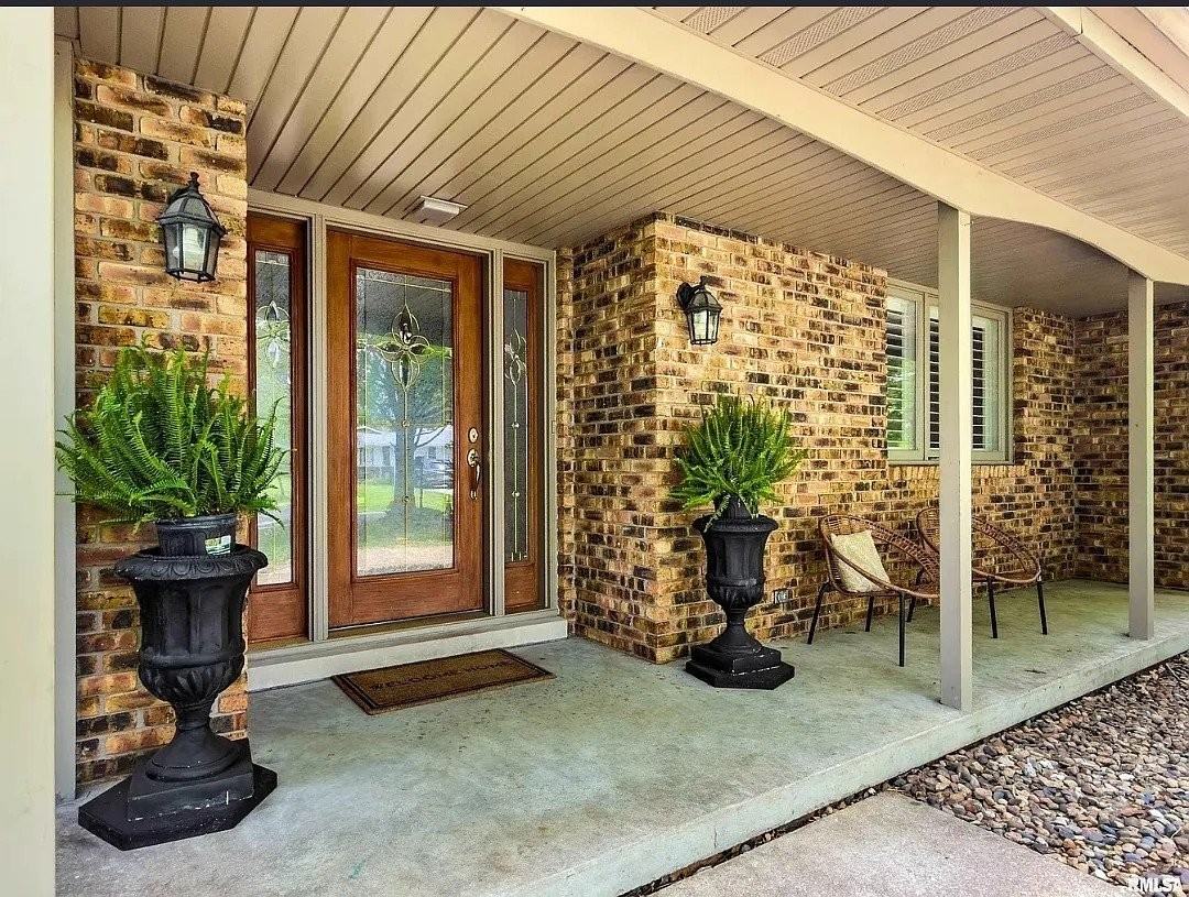 210 E Morningside Dr - Photo 3 of 15