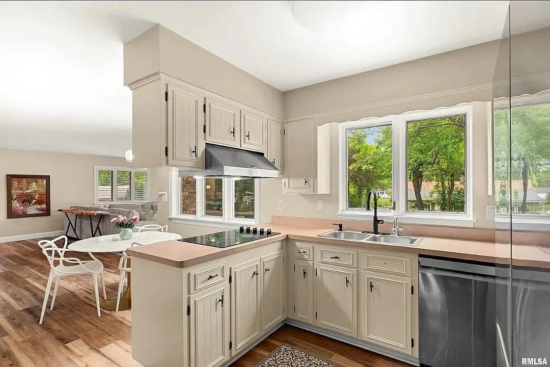 210 E Morningside Dr - Photo 4 of 15