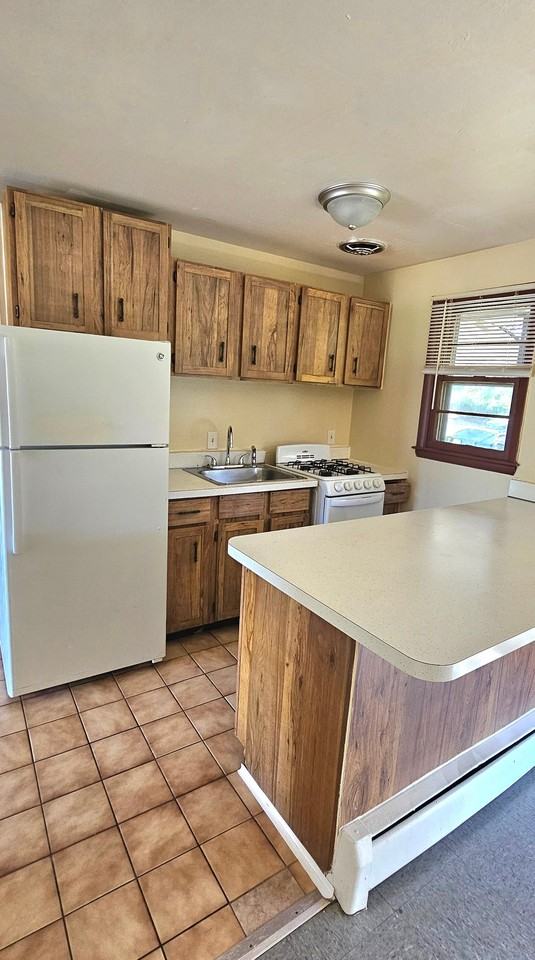 67 Fairview Ave #2R - Photo 3 of 13