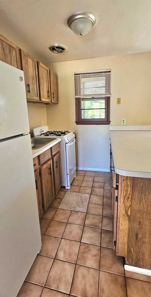 67 Fairview Ave #2R - Photo 4 of 13